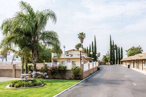 Exterior - Rodeway Inn Beaumont 1-10 (Beaumont)