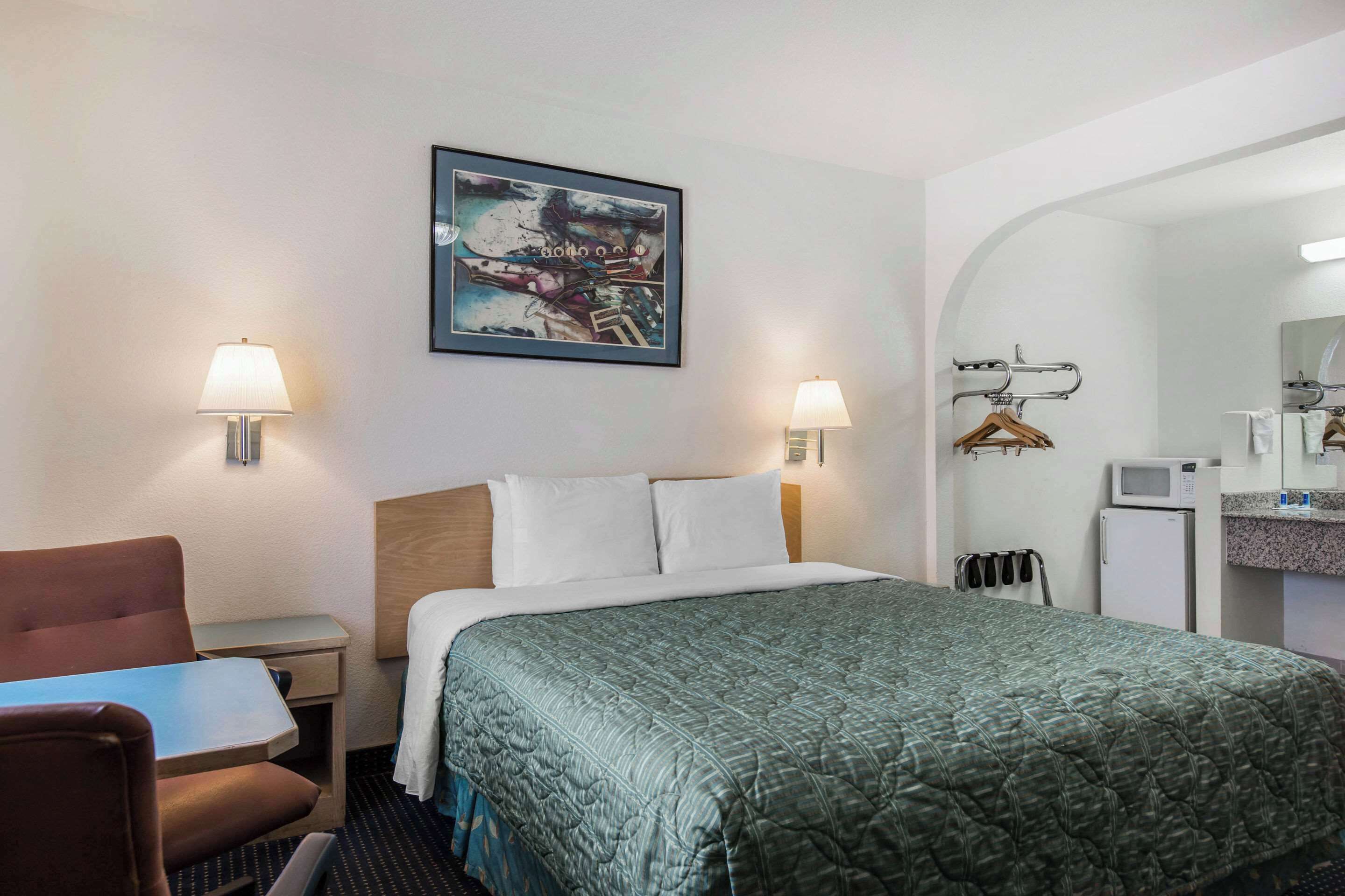 Photo - Rodeway Inn Beaumont