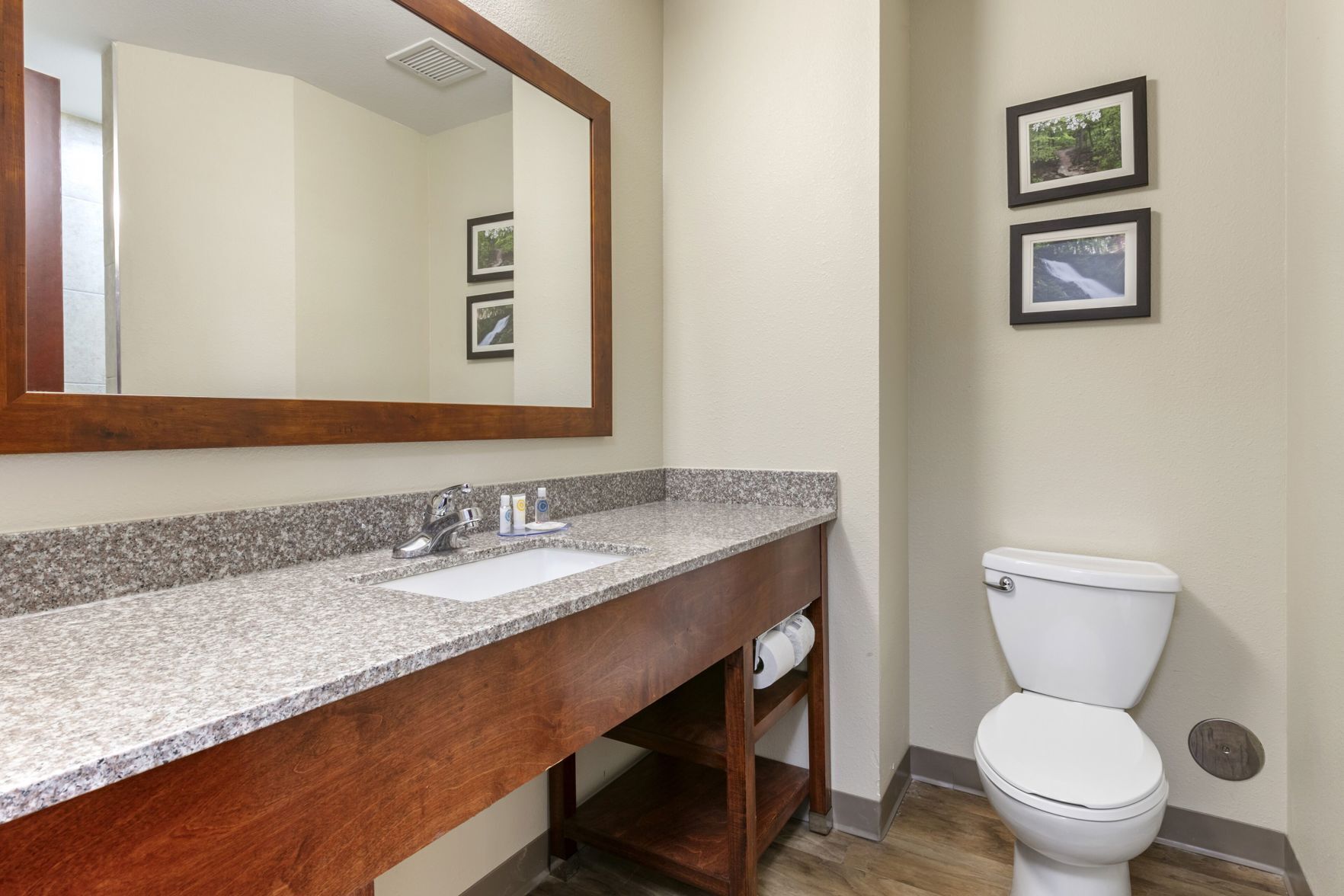 Bathroom | Free toiletries, hair dryer, towels, soap