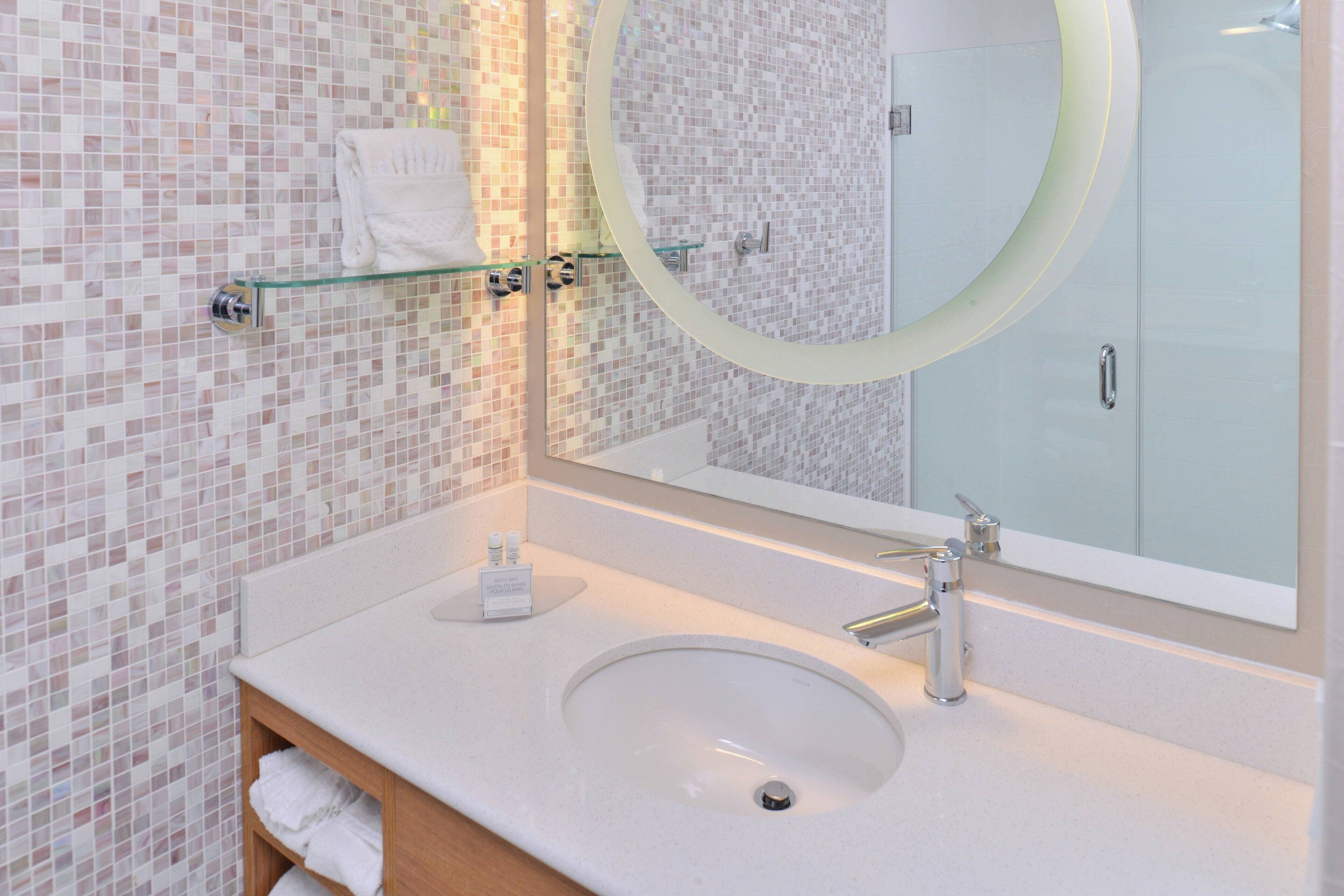 shower, hydromassage showerhead, free toiletries, hair dryer