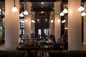 Serves breakfast and brunch - Ace Hotel New York (New York)