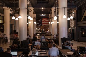 Siddeområde i lobbyen