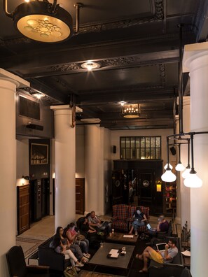 Serves breakfast and brunch - Ace Hotel New York (New York)