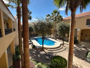 Outdoor pool - Best Western Plus Chihuahua Aeropuerto (Chihuahua)