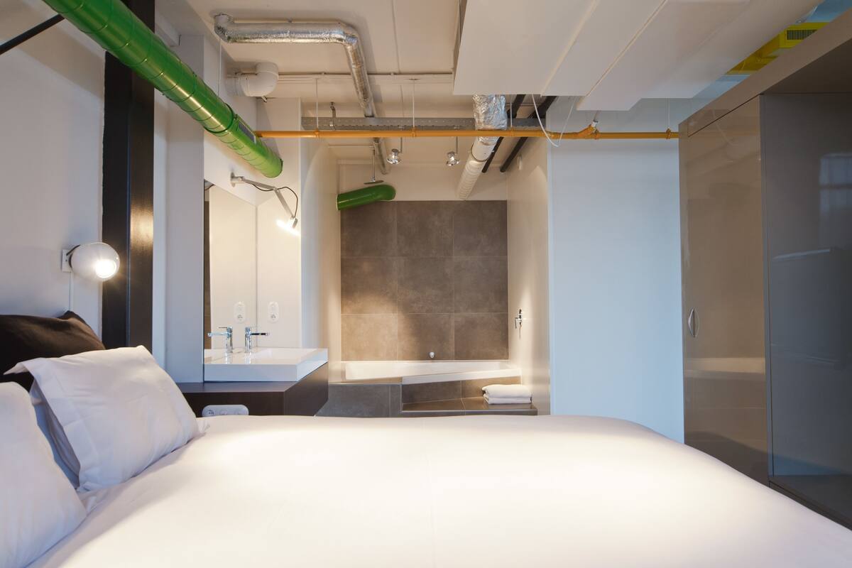 Studio (Urban Loft) | Iron/ironing board (on request), cots/infant beds, free WiFi, bed sheets