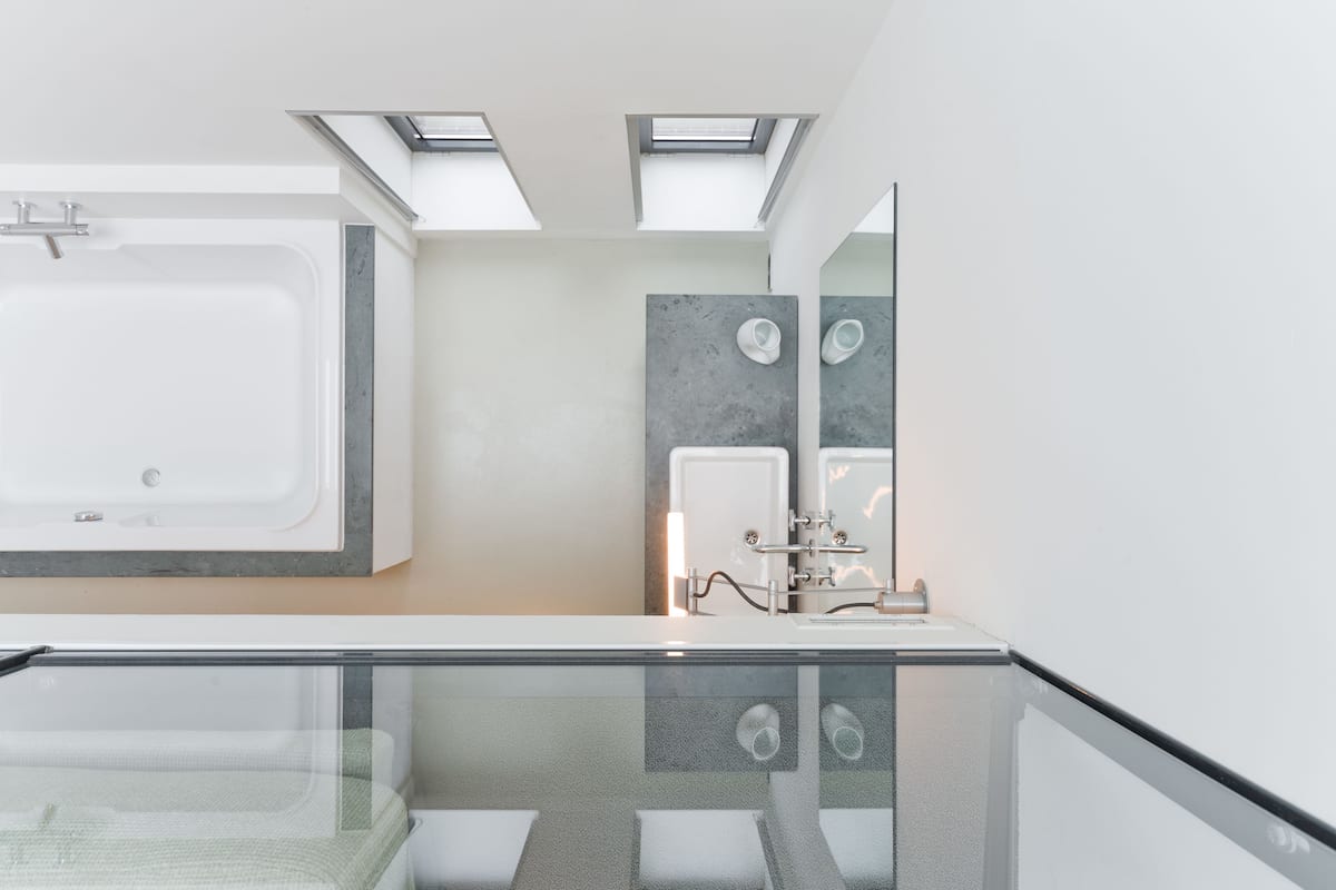 Studio (Split Level ) | Een strijkplank/strijkijzer, babybedden, gratis wifi, beddengoed