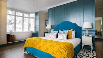 Luxury Suite, 1 King Bed, Balcony, Harbour View