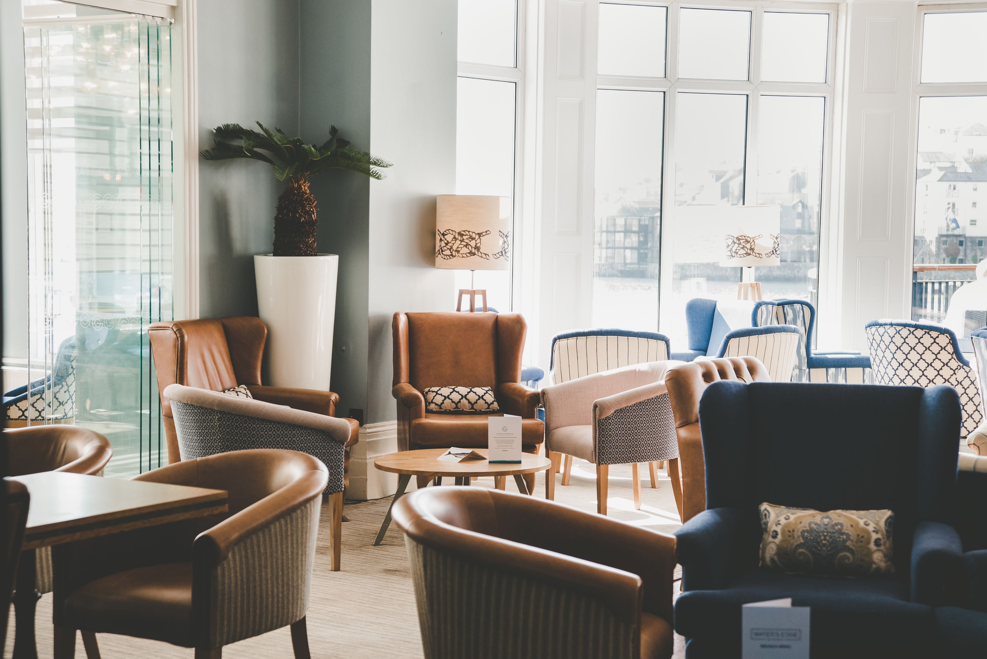 2 bars/lounges, gastropub