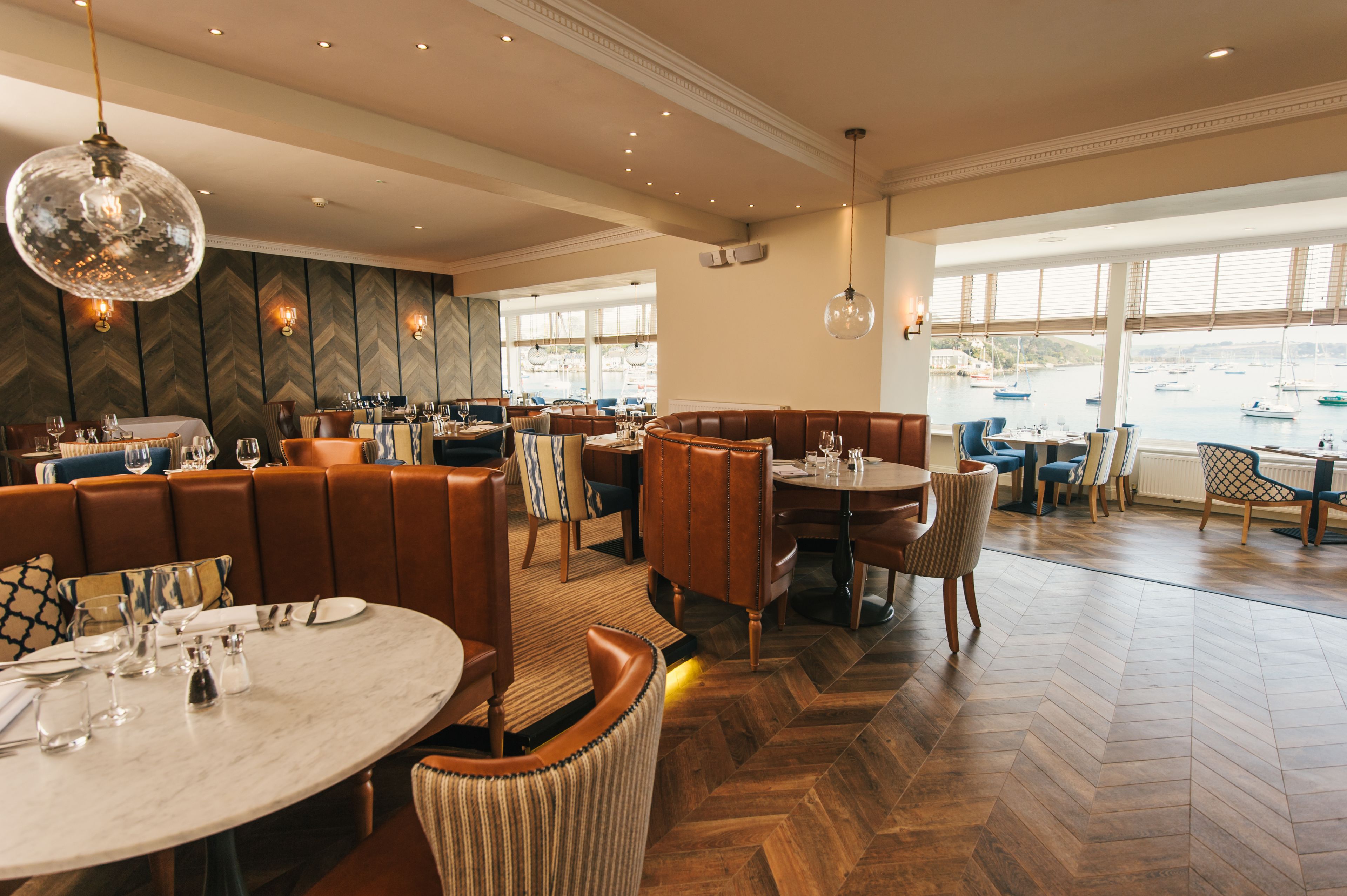 2 restaurants; breakfast, lunch, dinner and brunch served 