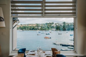 2 restaurants, serveren ontbijt, lunch, diner, Britse gerechten