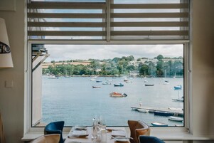 2 restaurants, breakfast, lunch, dinner served; British cuisine