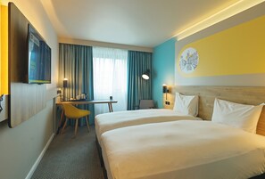 Δίκλινο Δωμάτιο (Twin) | Κρεβάτια Select Comfort, γραφείο, χώρος εργασίας για λάπτοπ 