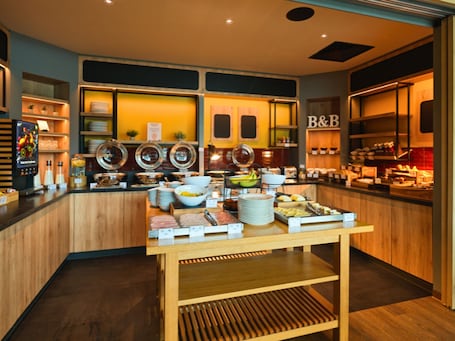 Breakfast, lunch, dinner served; vegetarian cuisine . B&B HOTEL Derby