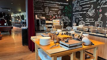 Daily buffet breakfast (GBP 10 per person)