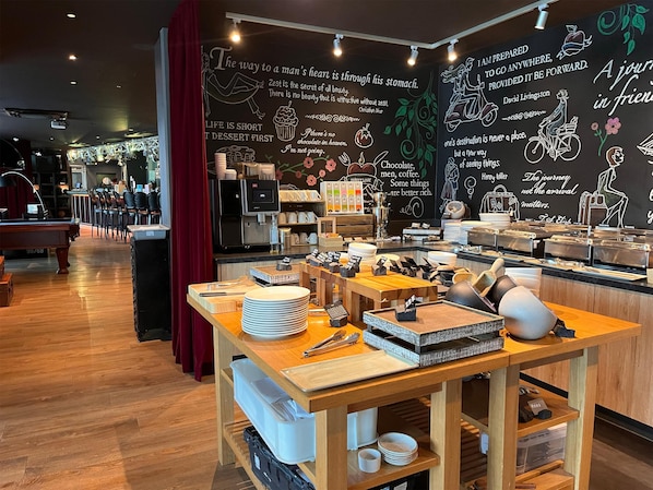 Daily buffet breakfast (GBP 10 per person)