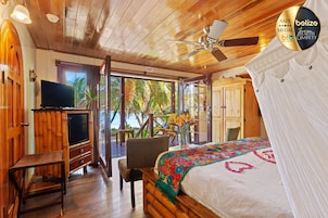 Standard, De frente p/ praia (Beachfront Room) | Roupas de cama premium, cofres nos quartos, escrivaninha