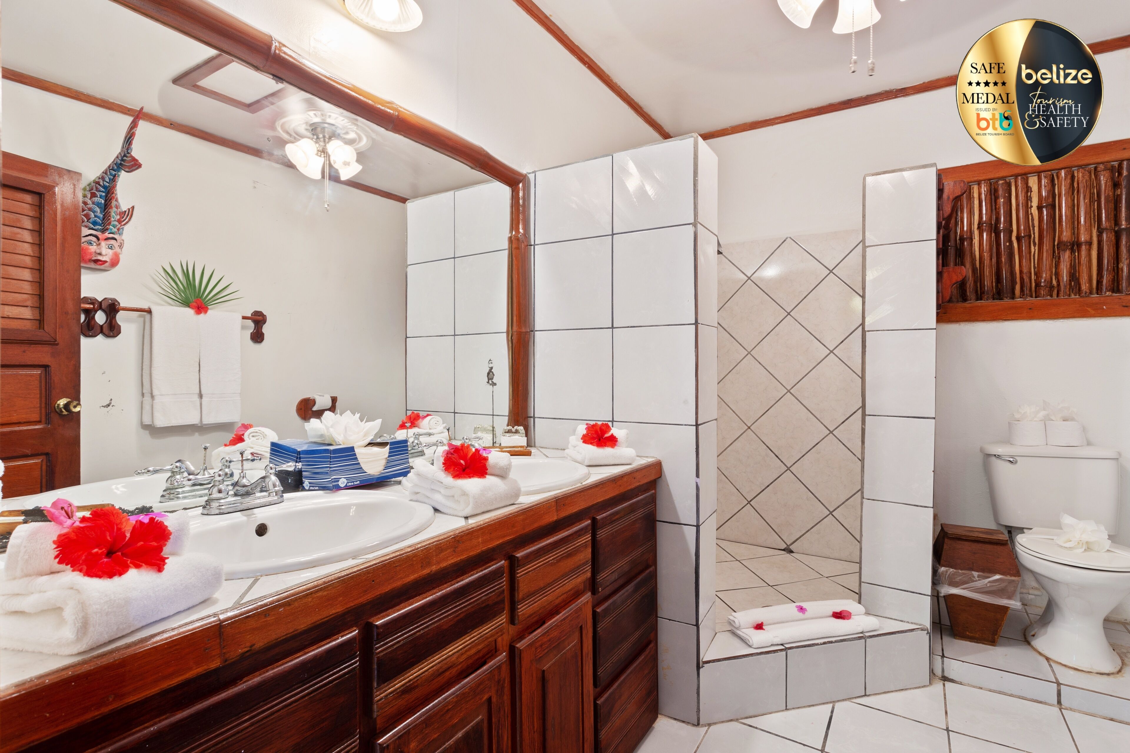 lower villa, mansion (2 bedrooms) | bathroom | shower, free toiletries, hair dryer, towels