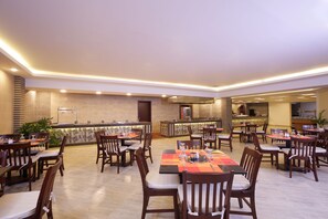 Free buffet breakfast  - Pickalbatros Aqua Vista Resort - Hurghada (Hurghada)