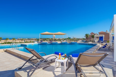 5 piscinas al aire libre, sillones reclinables de piscina