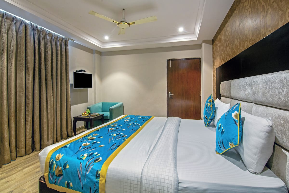 Deluxe Room | 2 bedrooms, premium bedding, minibar, in-room safe