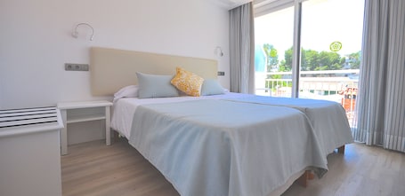 Basic-Apartment, 1 Schlafzimmer, Balkon | Schreibtisch, kostenloses WLAN, Bettwäsche. Hotel Houm Nets - Adults Only
