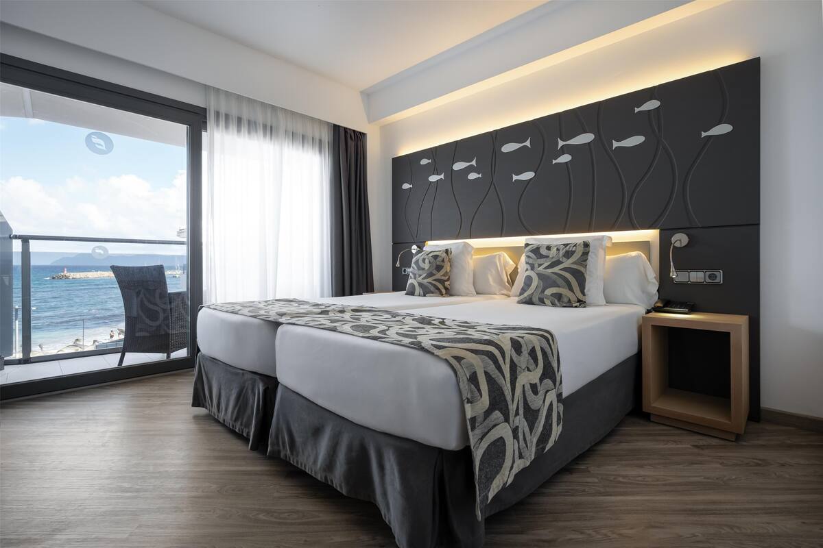 1 bedroom, in-room safe, soundproofing, free WiFi