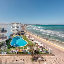 Sulla spiaggia, sabbia bianca