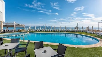 Outdoor pool, pool umbrellas, sun loungers