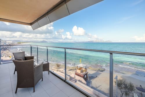 Habitación superior, terraza, vistas al mar (2 Adults) | Jardines del alojamiento