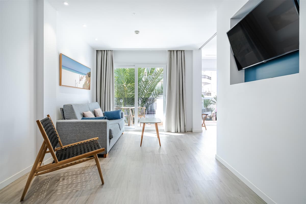 1 bedroom, in-room safe, soundproofing, free WiFi