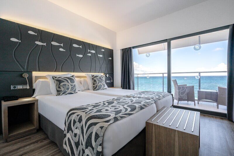 Superior Room, Terrace, Sea View (2 Adults) | In-room safe, soundproofing, WiFi (free), bed sheets