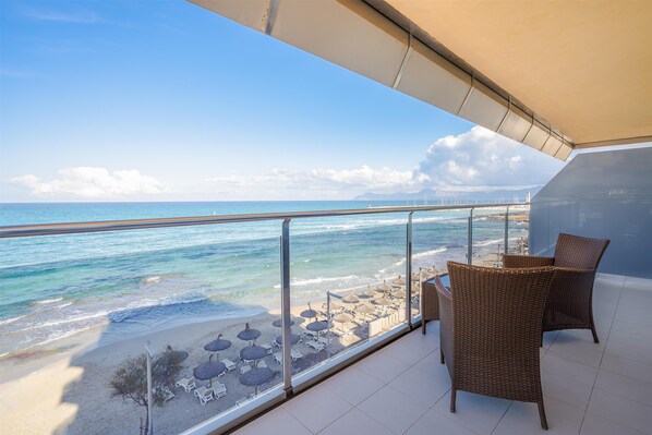 Habitación superior, Terraza, vista al mar (2 Adults) | Vista desde la habitación