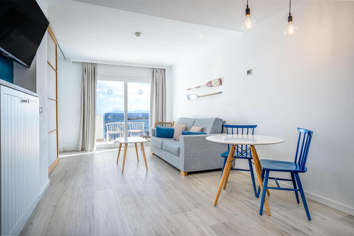 1 bedroom, in-room safe, soundproofing, free WiFi