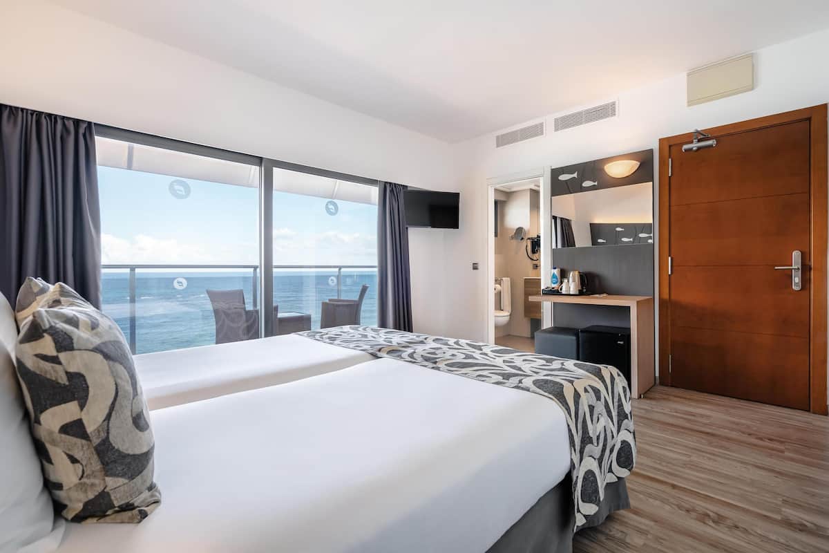 superior room, terrace, sea view (2 adults) | 1 bedroom, in-room safe, soundproofing, free wifi