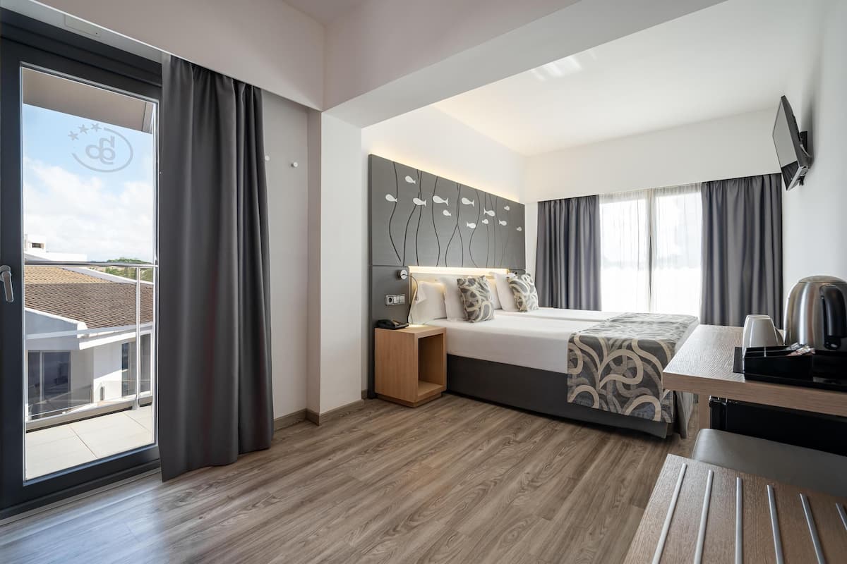 1 bedroom, in-room safe, soundproofing, free WiFi