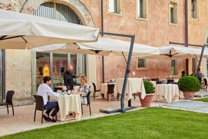 Italian cuisine, garden views 