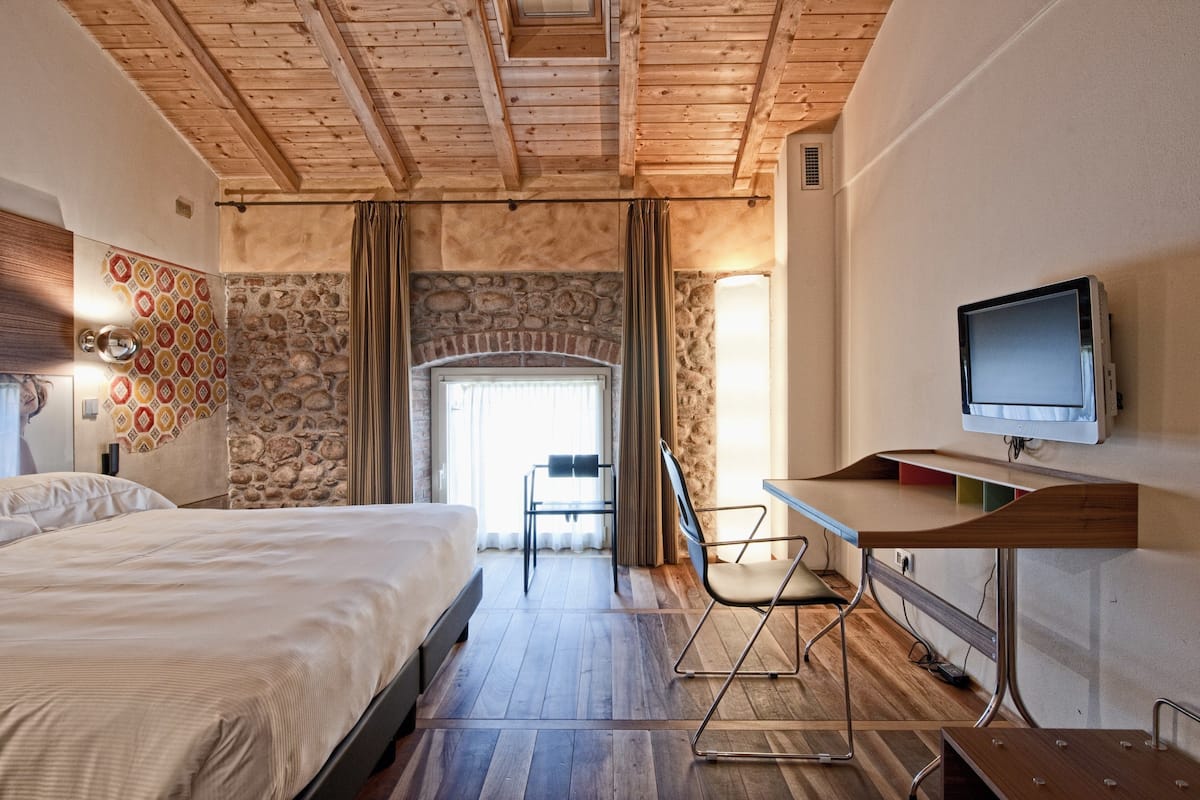 Classic Double Room Single Use (no SPA access) | Hypo-allergenic bedding available, down comforters, minibar