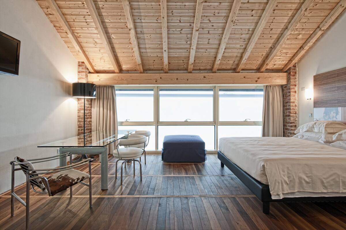 junior suite triple | 1 bedroom, hypo-allergenic bedding, down duvets, minibar