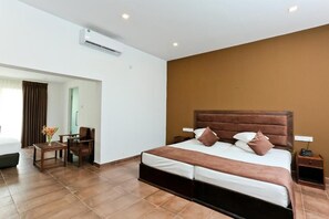 Deluxe-Vierbettzimmer | 1 Schlafzimmer, Minibar, Schreibtisch, Bügeleisen/Bügelbrett