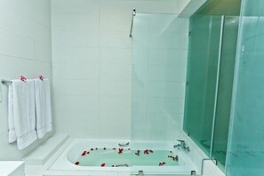 Superior Double Room | Bathroom