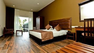 Superior Double Room | Minibar, desk, iron/ironing board, bed sheets