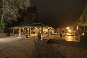 Exterior detail - Giritale Hotel (Giritale)