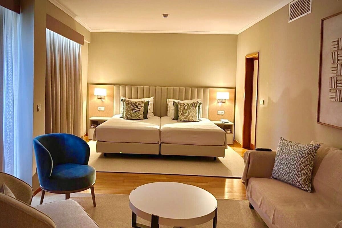 Magnolia Suite | Minibar, in-room safe, free WiFi, bed sheets