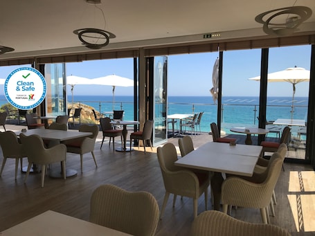 Serviço de café da manhã, culinária internacional, vistas para a praia . Hotel Alisios