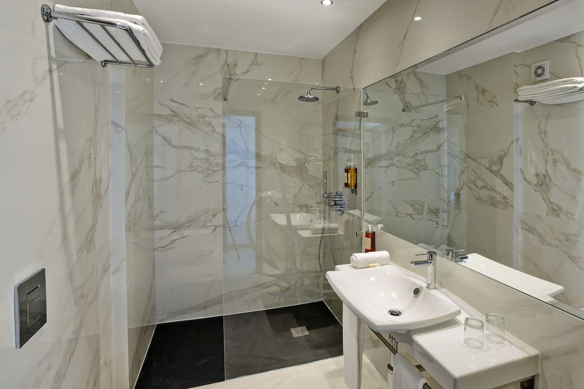 Twin Panoramic Sea View | Bathroom | Shower, hair dryer, towels
