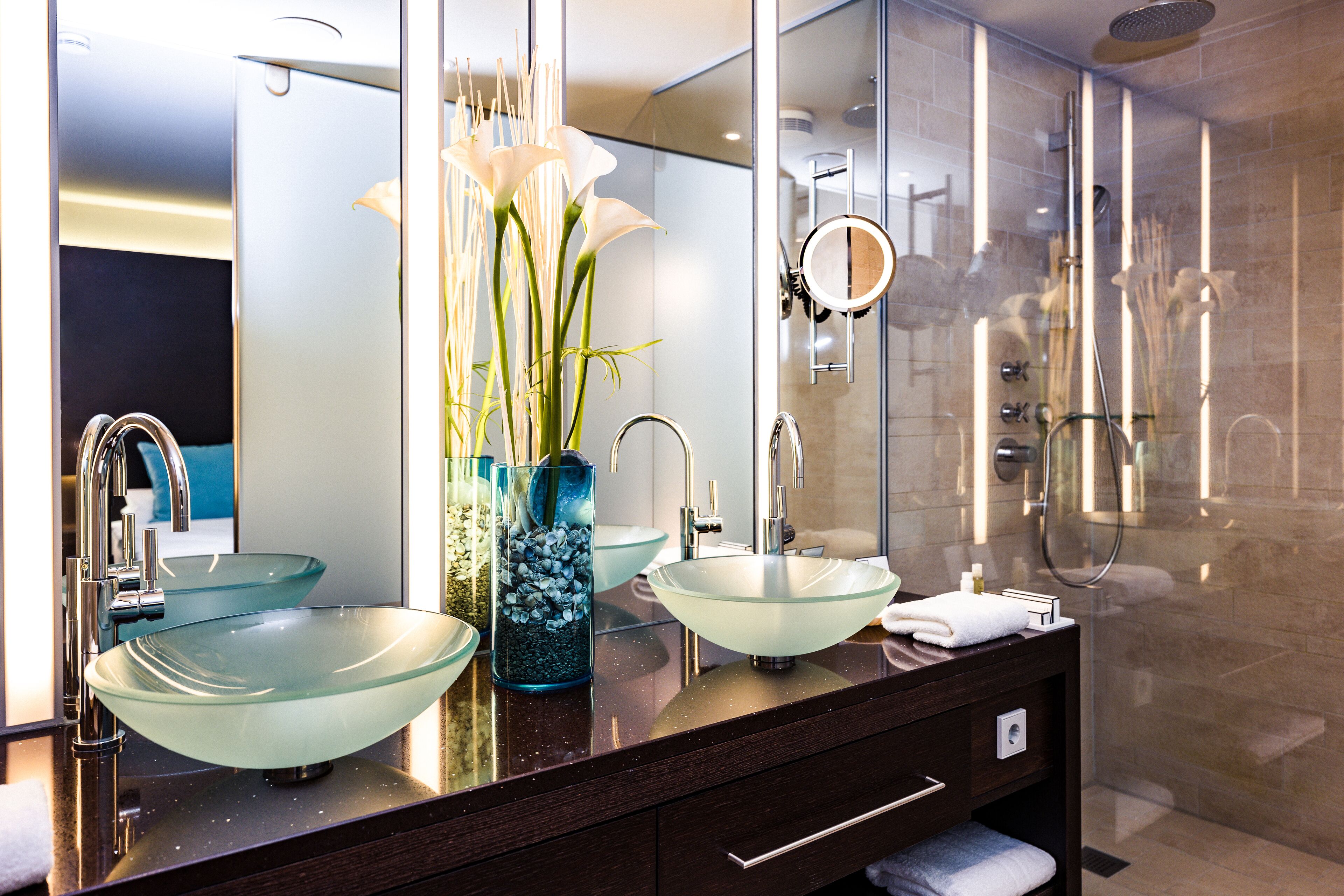 junior suite, 1 bedroom | bathroom | hair dryer, heated floors, towels, soap