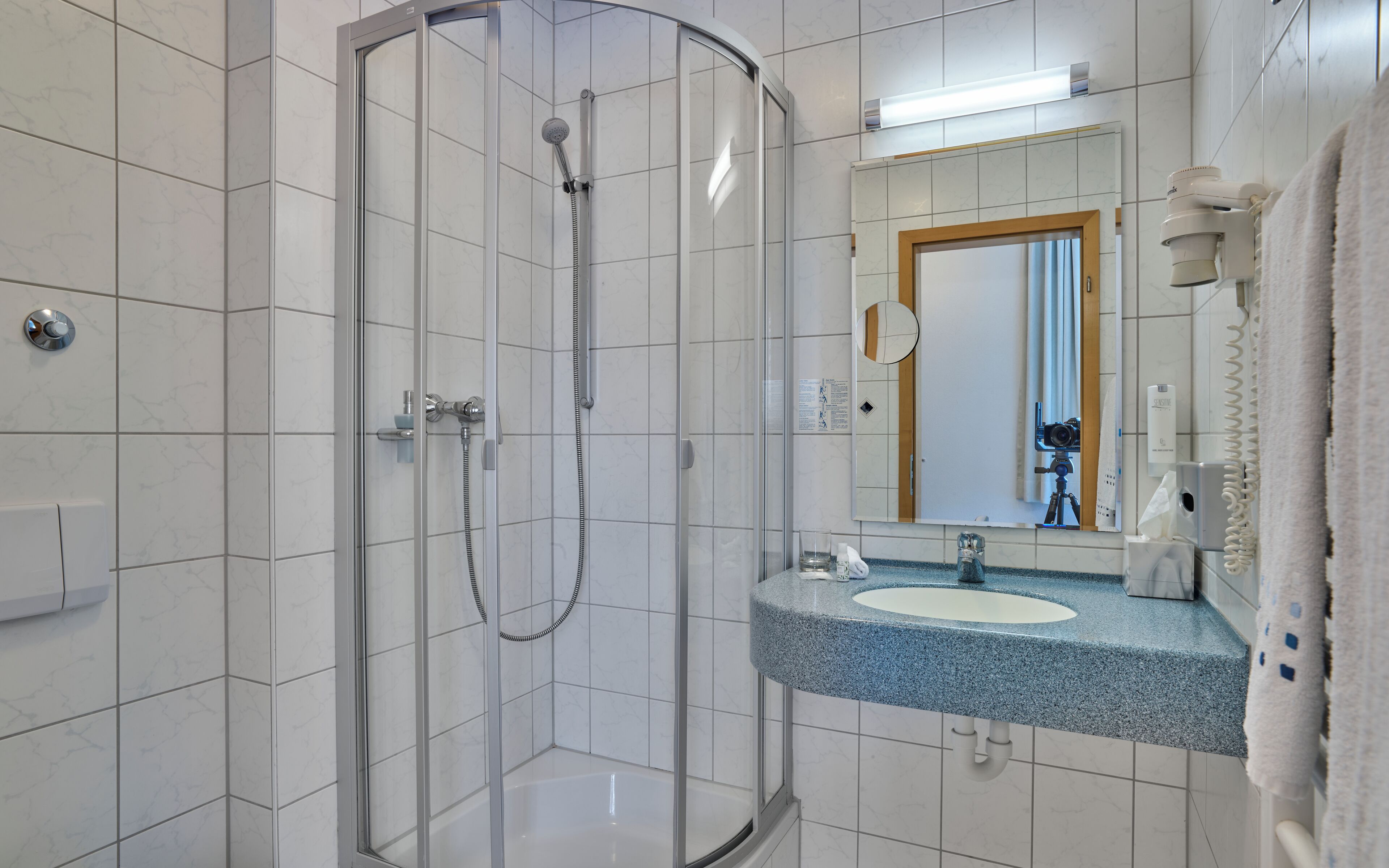 single room | bathroom | free toiletries, hair dryer, towels