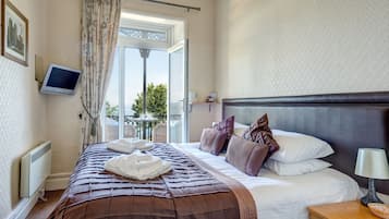 雙人房, 露台, 海景 (Compact Double, 1st Floor) | 高級寢具、書桌、熨斗/熨衫板、免費 Wi-Fi