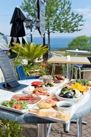 Breakfast and dinner served, British cuisine