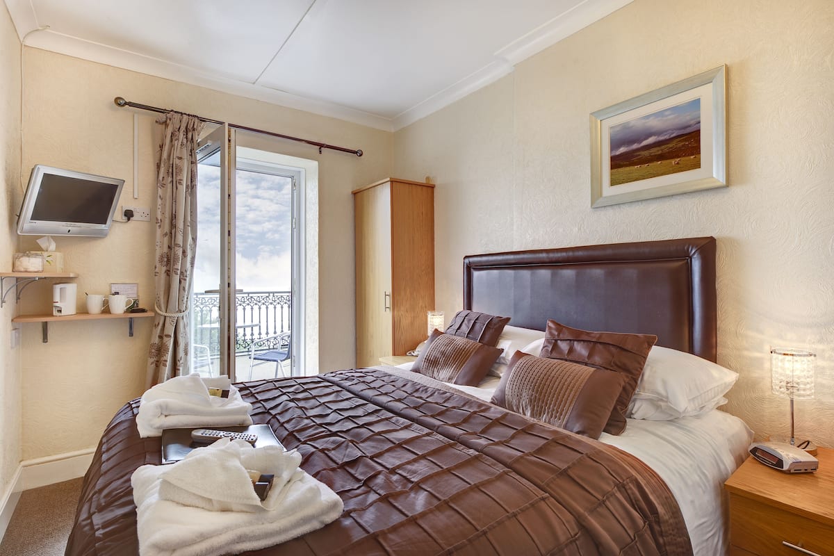 Double Room, Balcony, Sea View (Compact Double Room, 2nd Floor)